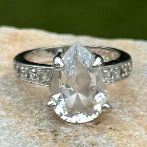 🤩 Gorgeous Lia Sophia Silver CZ Engagement Teardrop Pear Shape Ring 5 Cocktail